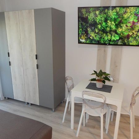 Pisztácia 2020 Apartman Kazincbarcika Kültér fotó
