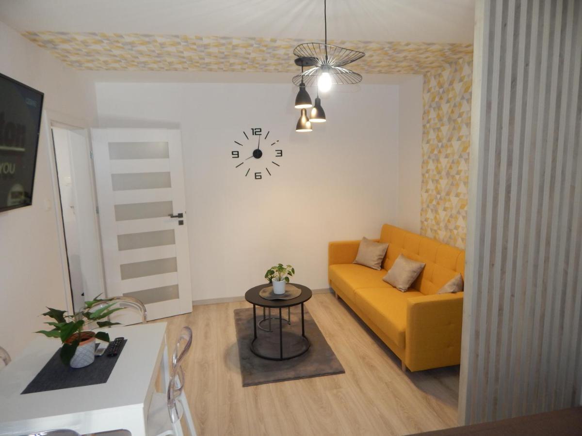 Pisztácia 2020 Apartman Kazincbarcika Kültér fotó